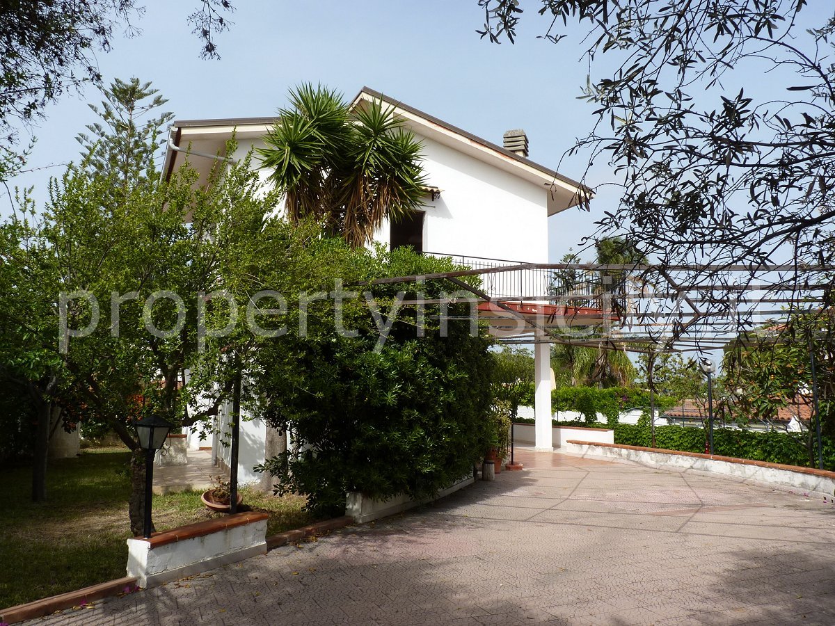 Villa in vendita in Sicilia a Fontane Bianche a 600 metri dalla spiaggia